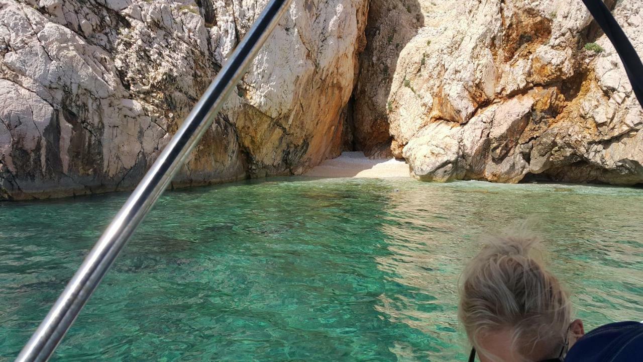 Apartments Myrjam Baška Eksteriør billede